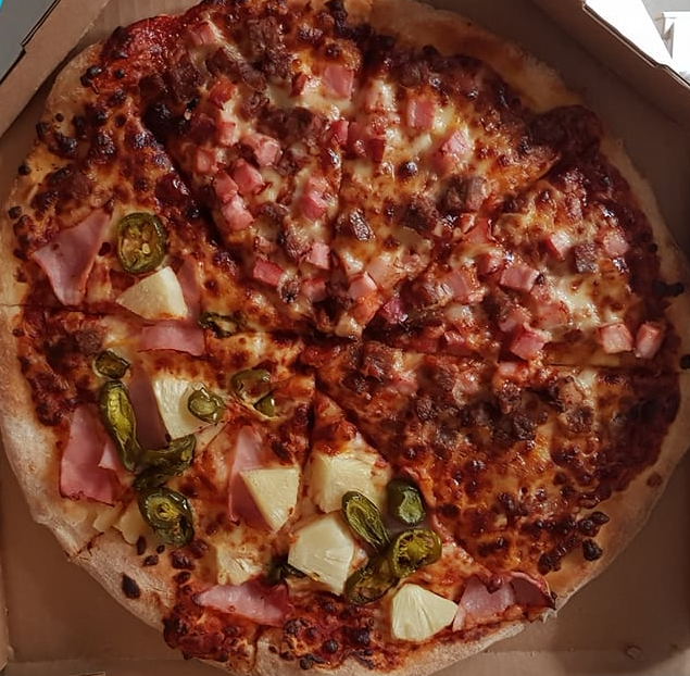 De ce ne place pizza atat de mult doua jumatati diferite Pizza Domino's